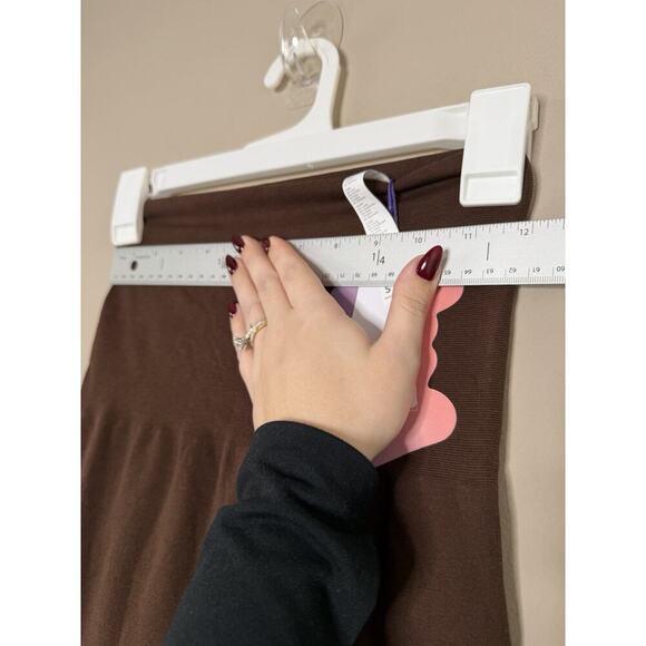 NWT Women’s Yitty Smooth As Hell Shaping Skirt Bossed Up Brown $84.95 MSRP Small - Picture 6 of 7